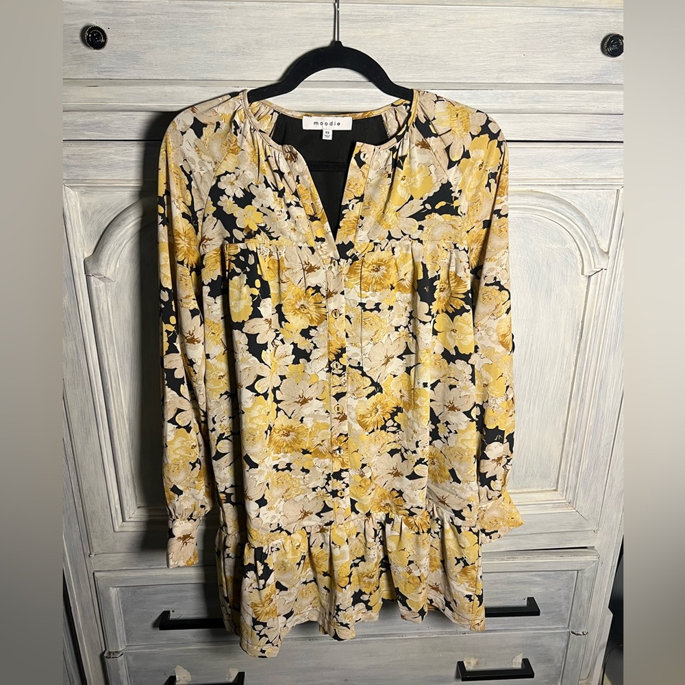 Moodie Black & Golden Blooms Floral Ruffle Swing Mini Button Down Dress Boutique